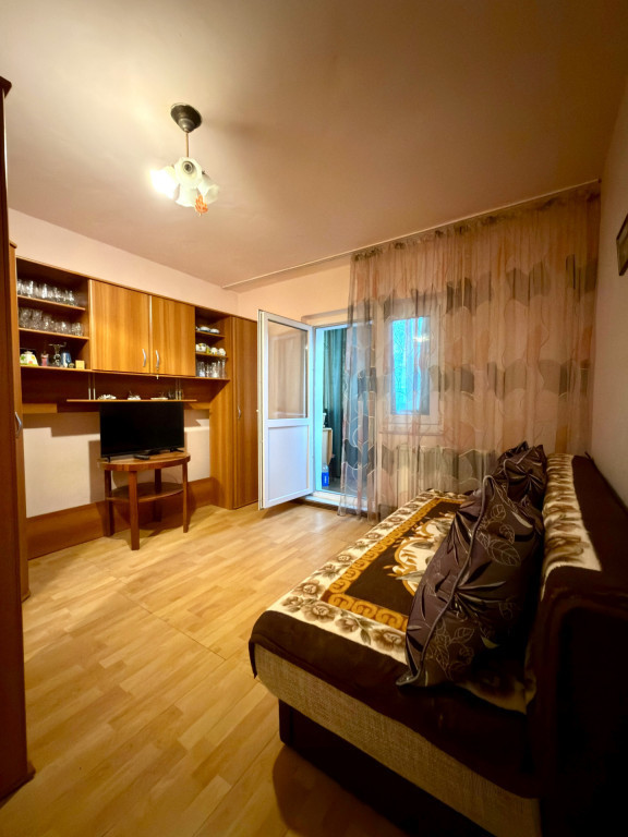 Apartament cu 4 camere, 79 mp utili, etaj 1 - Zona Lipovei