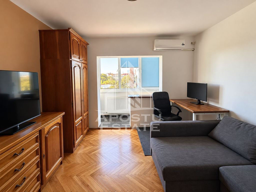 Apartament de vanzare cu 2 camere, semidecomandat, zona Girocului