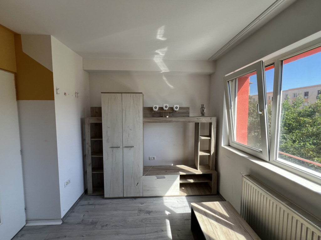 Garsoniera, 18mp utili, etaj 3 - zona UMT
