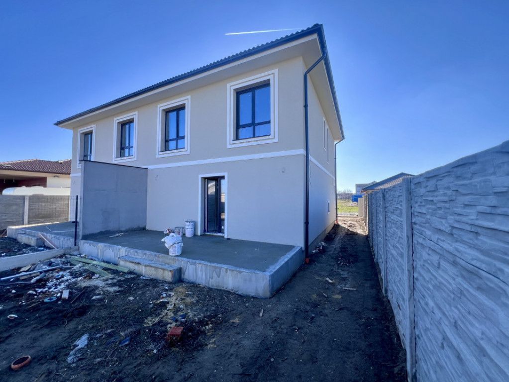 Duplex spatios, 5 camere, 102 mp utili, teren 285 mp - Ghir