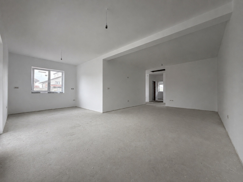 Duplex cu 4 camere, 96 mp utili, 16 mp terasa, 370 mp teren