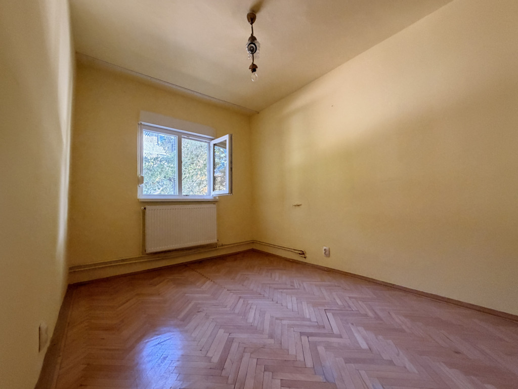 Apartament 2 camere, semidecomandat, 55 mp utili, etaj 1 - C