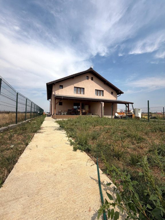 Duplex 5 camere, 140 mp utili, 18 mp terasa, 380mp teren-Chi