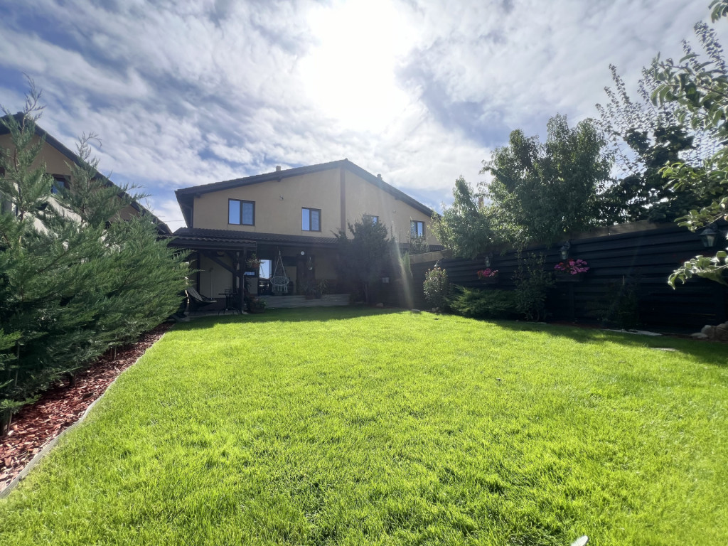 Duplex 4 camere, 105 mp utili, 300 mp, teren, mobilat - Chi