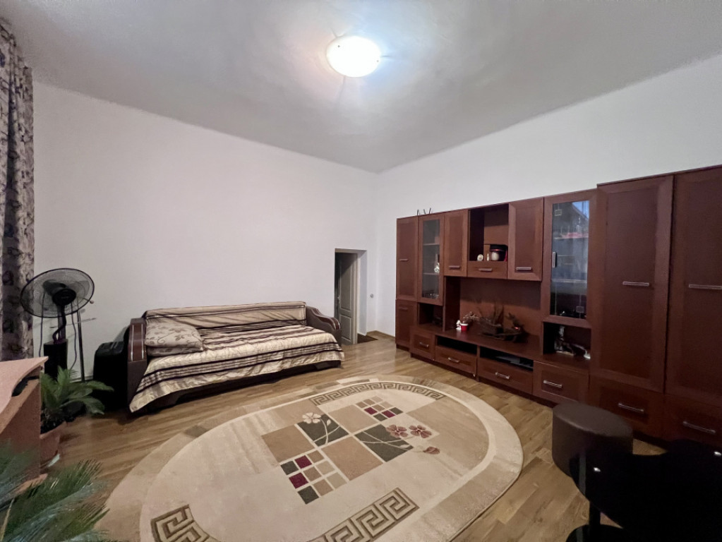 Apartament 2 camere, 57 mp utili, curte comuna - zona Dambov