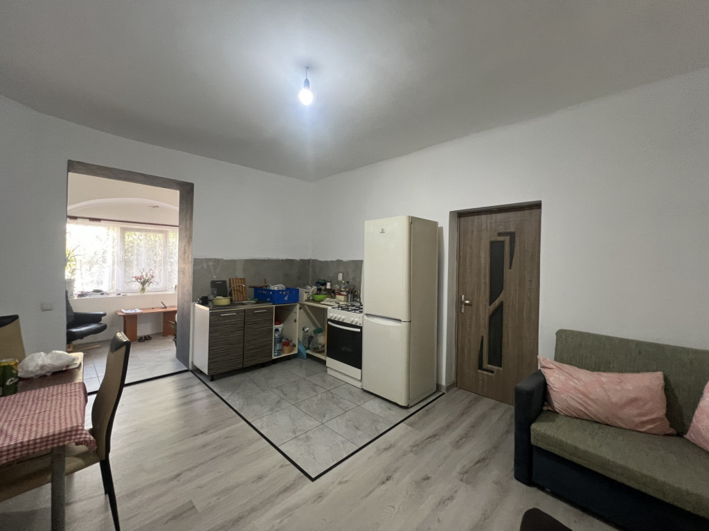 Apartament curte comuna, 2 camere, 65 mp utili, renovat - zo