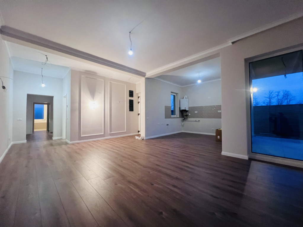 Duplex 3 camere, parter, 85 mp utili, 340 mp teren - Mosnita