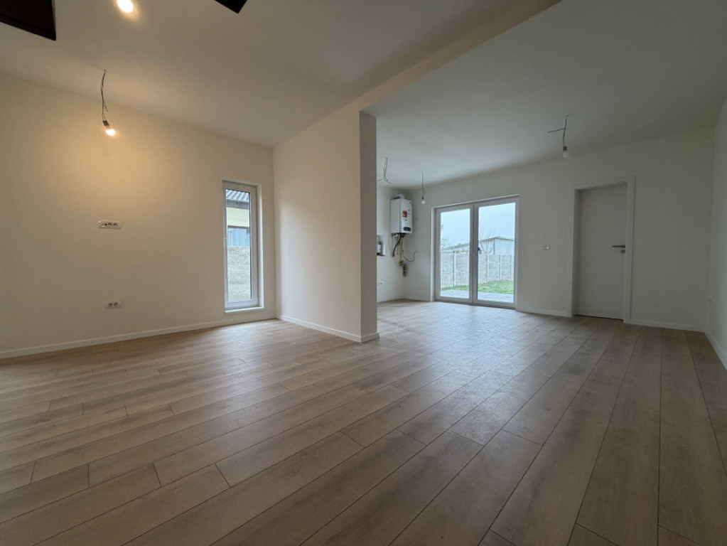 Duplex 4 camere, P+M, 100 mp utili, 330mp teren, 20mp terasa