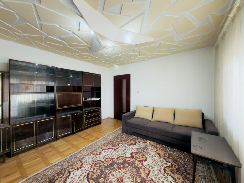 Apartament 2 camere, semidecomandat, 52mp utili, zona Girocu