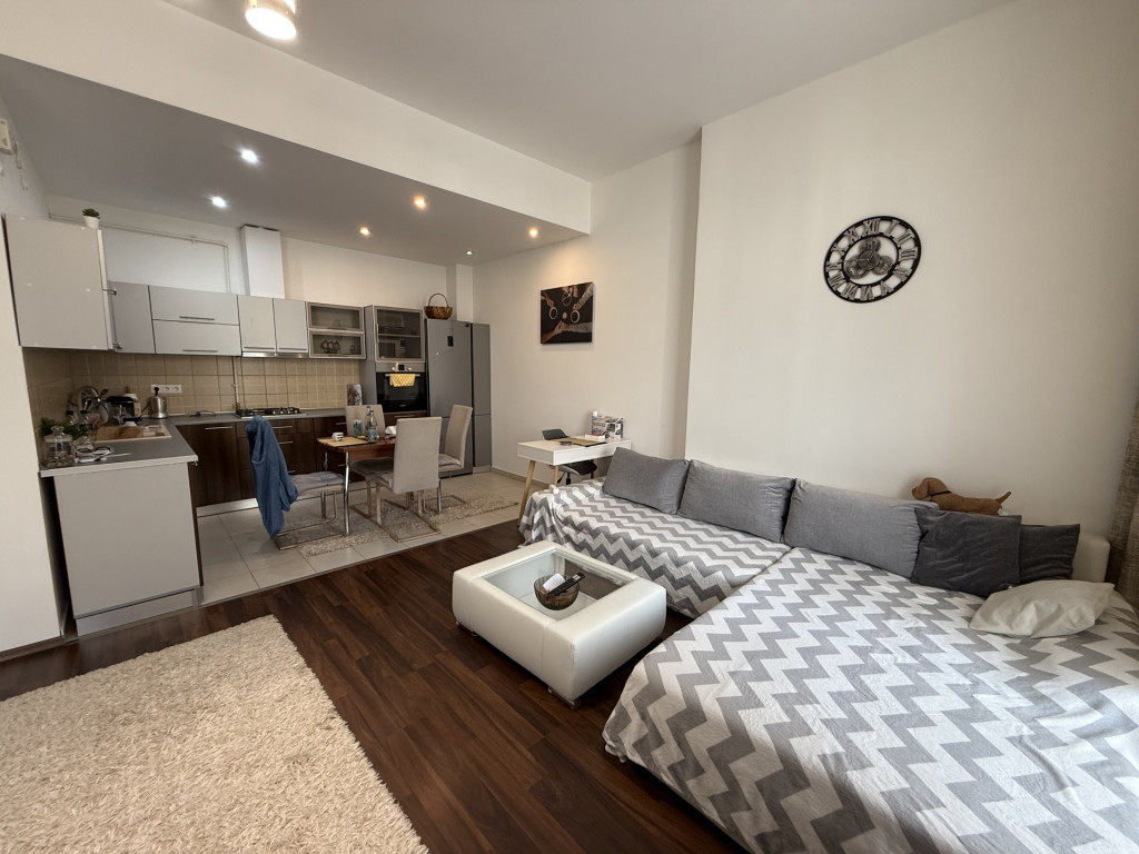 Apartament cu 2 camere, 61 mp utili + balcon 8 mp - Complex