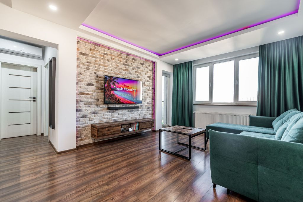 La câtiva pași de mal | 2 camere, 52 mp utili, bloc nou cu lift
