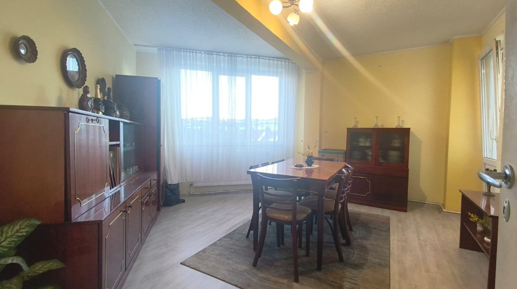 Apartament 4 camere, 2 bai si 2 balcoane in Deva, zona Liliacului