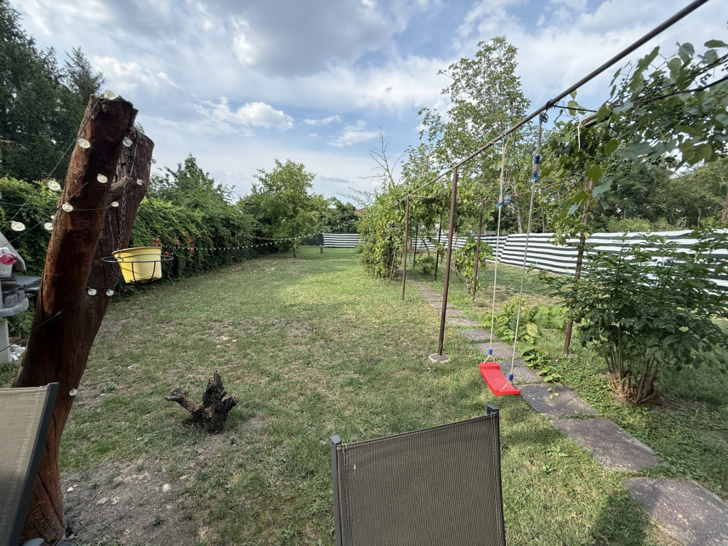 Casa 4 camere, 2 bai, 2 bucatarii, 130 mp utili, 902 mp tere