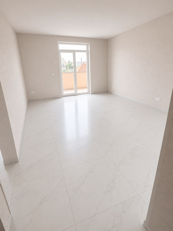 Apartament nou, 2 camere, etaj 2, 47 mp utili + balcon - Chi
