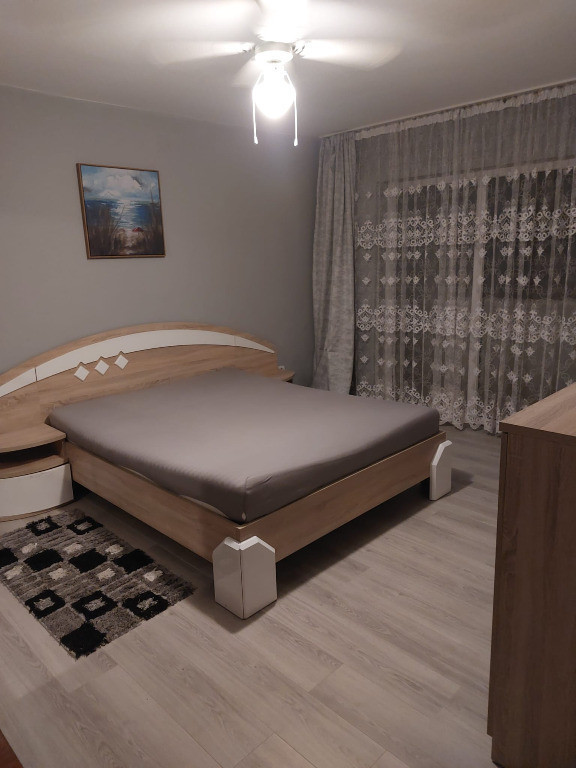 Inchiriere Apartament 3 camere semidecomandat, 60 mp,Eroilor