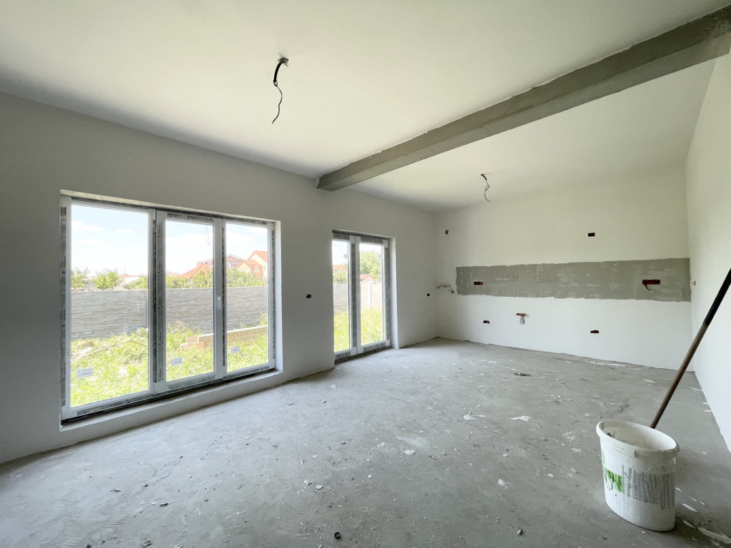 Duplex cu 3 camere - centru Mosnita Veche