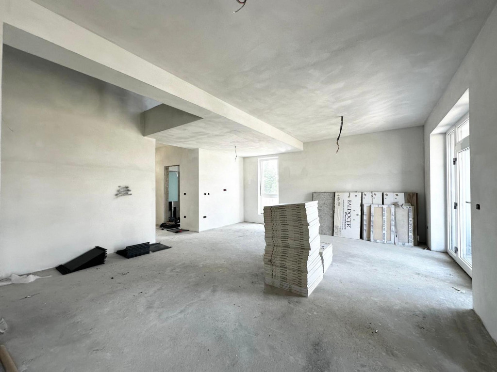 Duplex cu 4 camere separat prin spatiu tehnic- Mosnita Noua