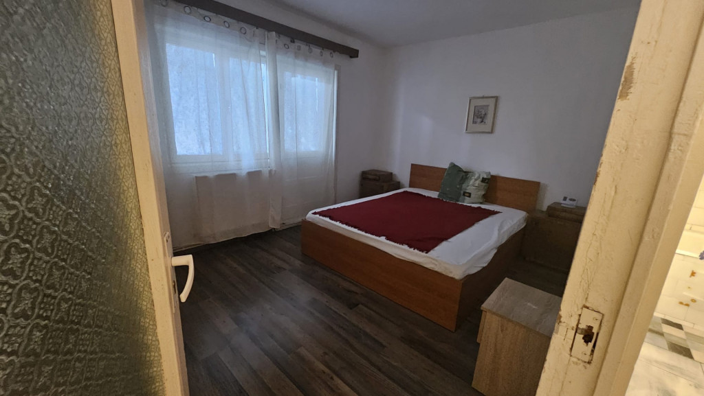 Apartament cu 3 camere la Parter in Complexul Studentesc