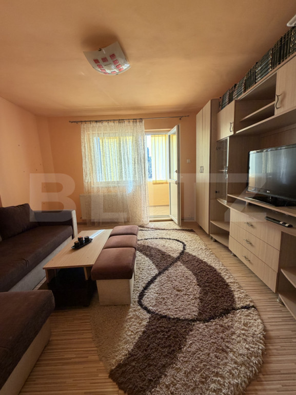 Apartament cu 3 camere, 52 mp, zona Dambu
