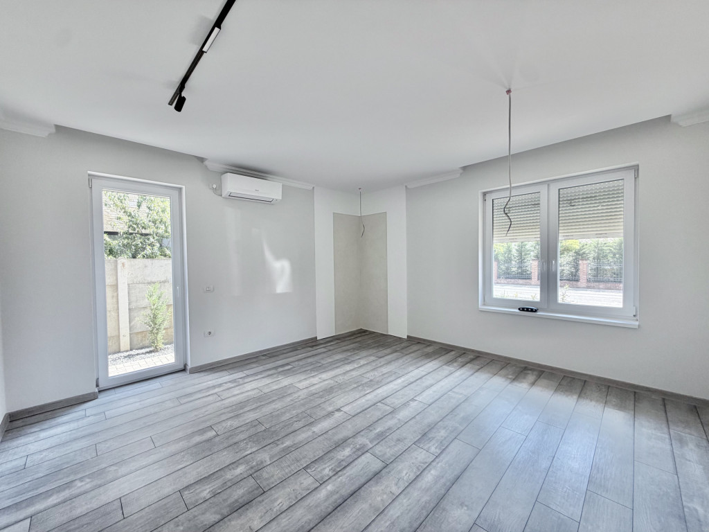 Apartament 2 camere, decomandat, 53mp utili, 30mp curte in G