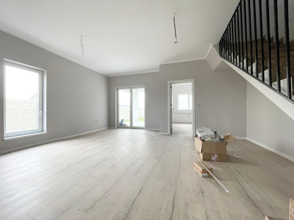 Duplex cu 4 camere despartit prin spatiu tehnic- Mosnita Vec