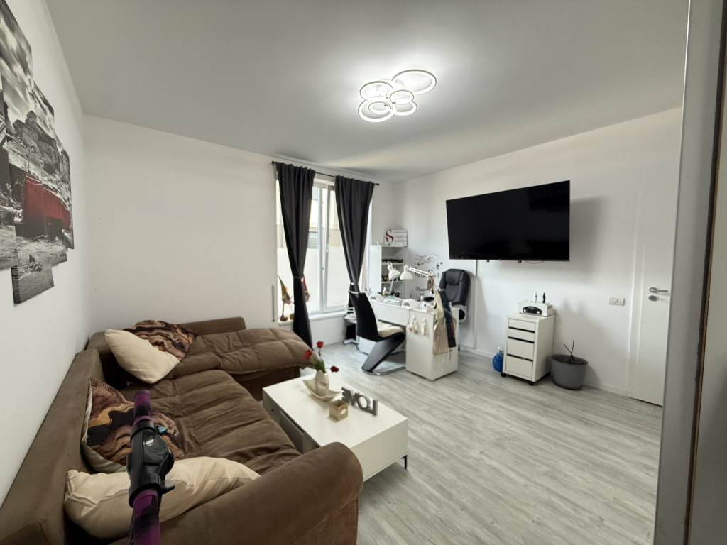 Apartament cu 2 camere, decomandat cu gradina de 45 mp - Gi