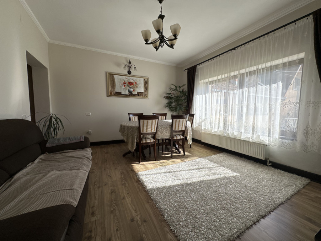Casa individuala, 9 camere, 1600 mp teren, 300 mp utili - Sa