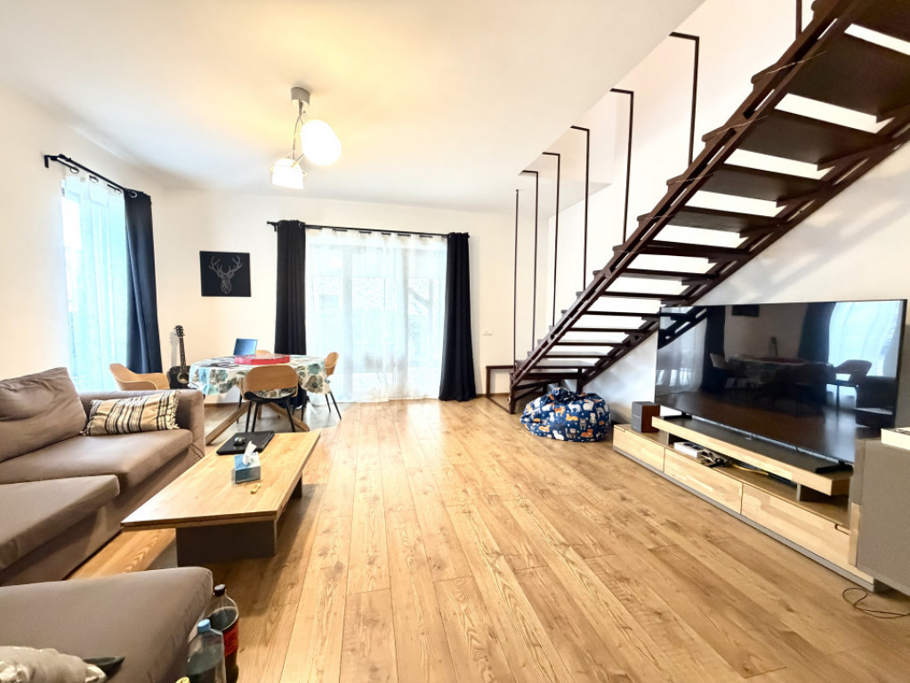 Triplex pe colt, 3 camere, 94 mp utili, 250 mp teren - Dumbr