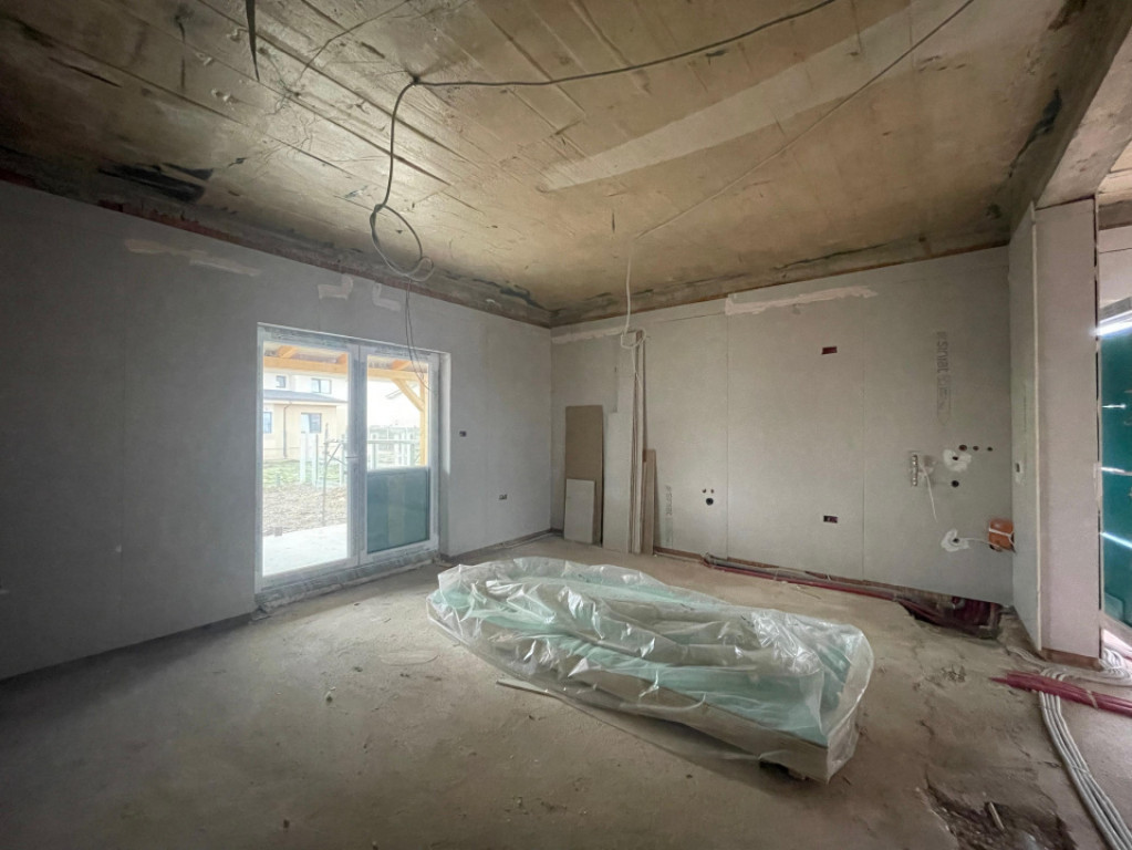Duplex 4 camere despartit prin camera tehnica Calea Medves M