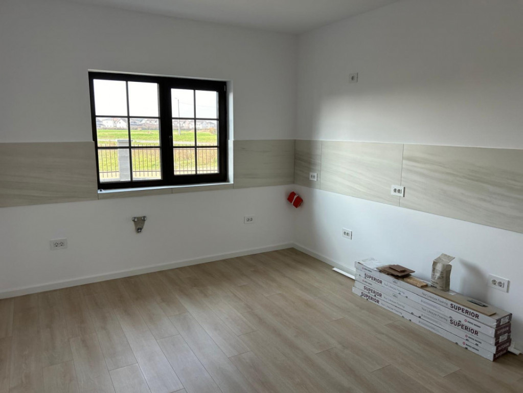 Duplex 3 camere, 87 mp utili, 320 mp teren, terasa 16 mp - M