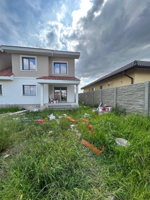 Duplex 4 camere, 123mp utili, 350mp teren in Mosnita Noua