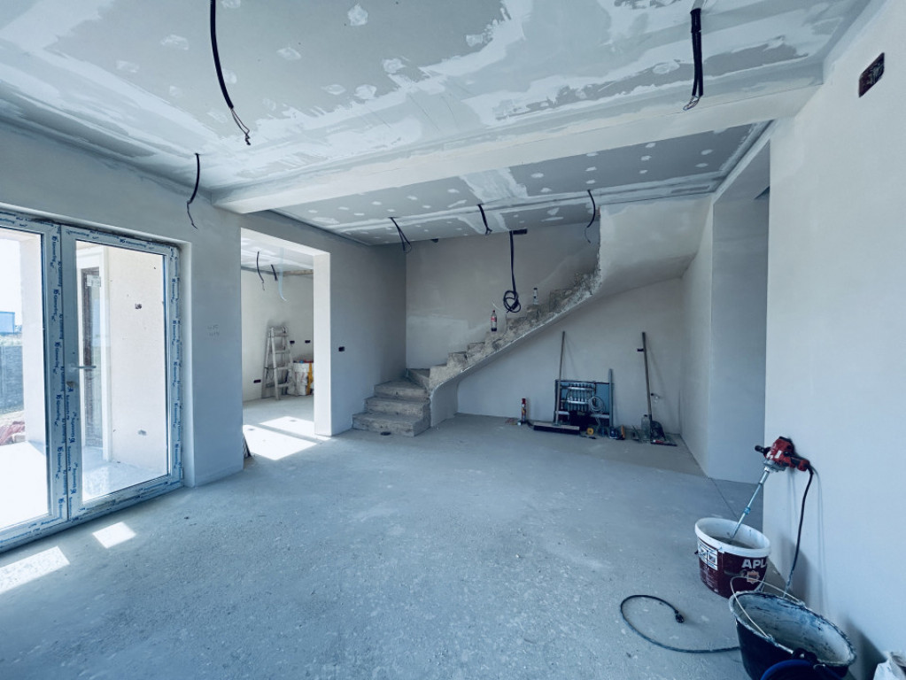 Duplex 5 camere, 129mp utili, 397mp teren, 3 bai, Calea Urse