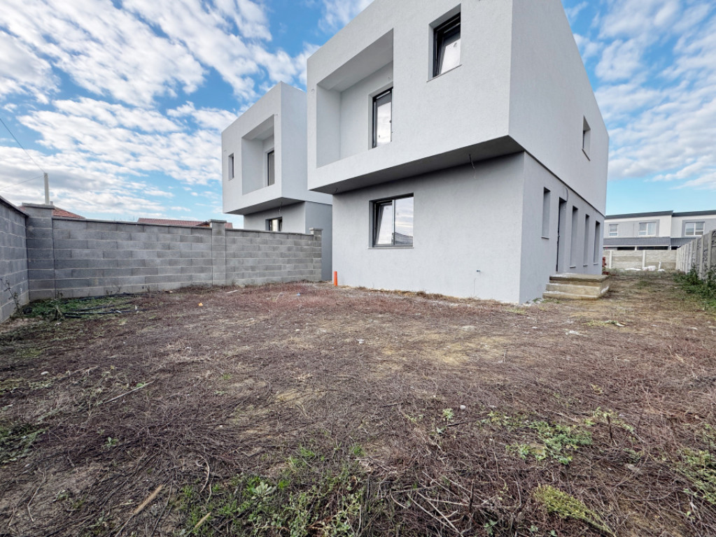 Duplex despartit prin camera tehnica, 121mp utili si 350mp t
