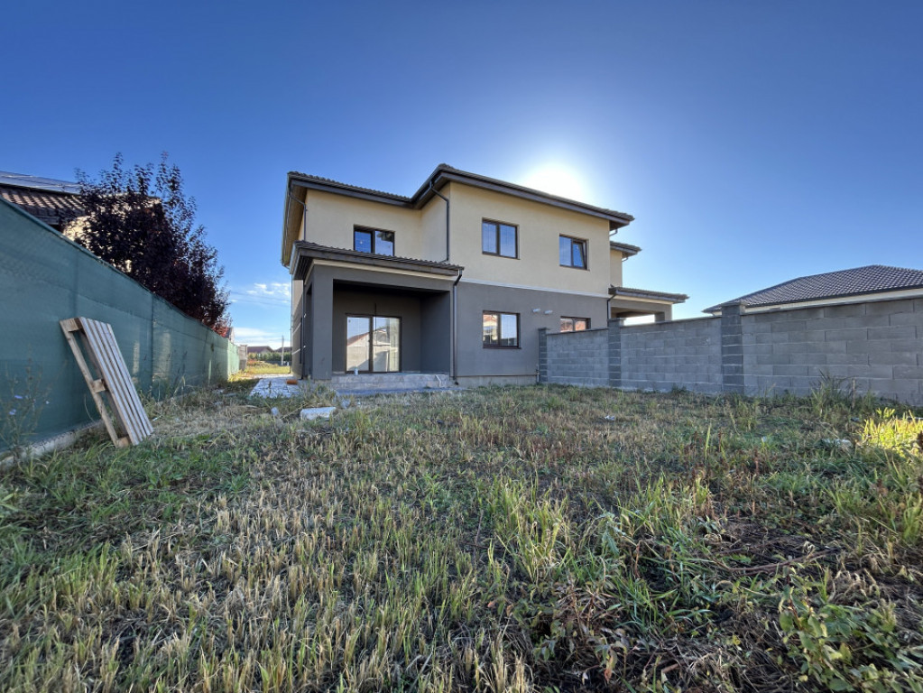 Duplex 5 camere, 128mp utili, 300mp teren in Mosnita Noua, z