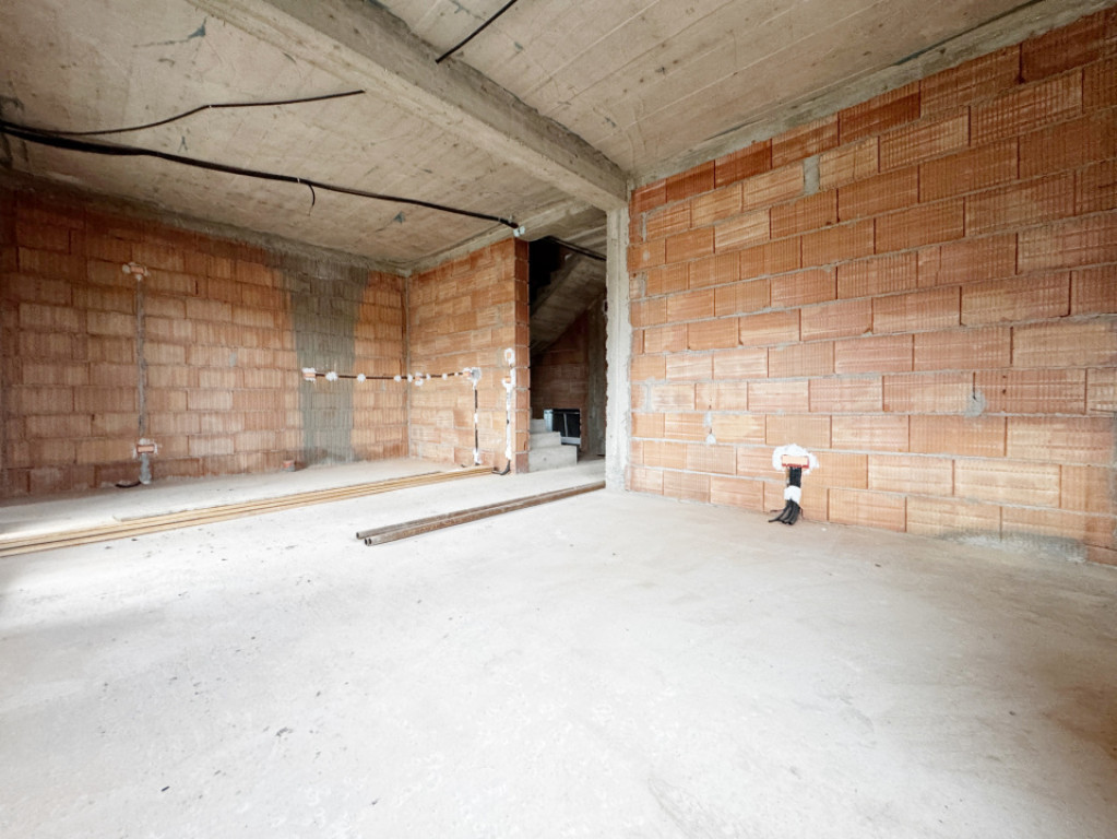 Duplex 4 camere, 350mp teren, 110mp utili, 12mp terasa, Mosn