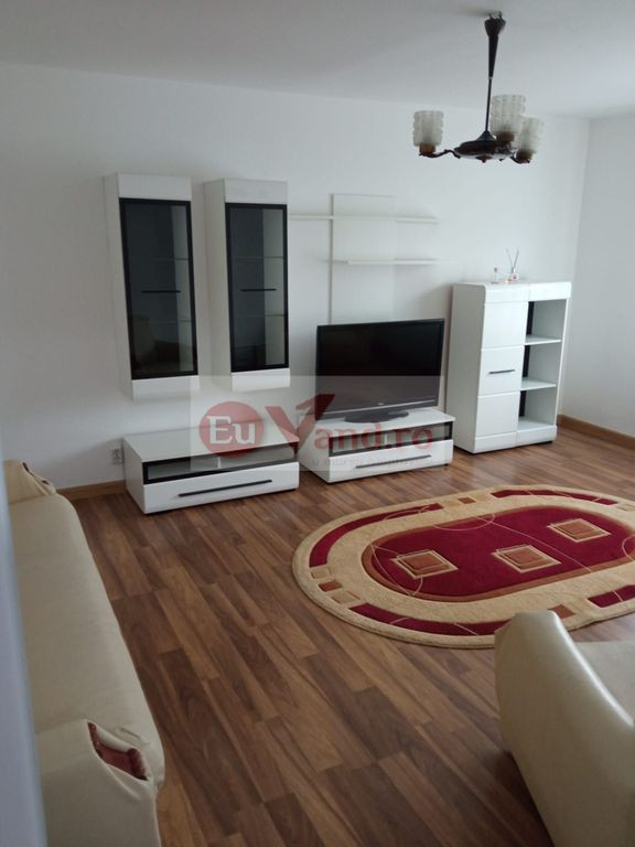 De inchiriat apartament cu 3 camere ICF, langa Scoala nr. 12, parter, 500 E