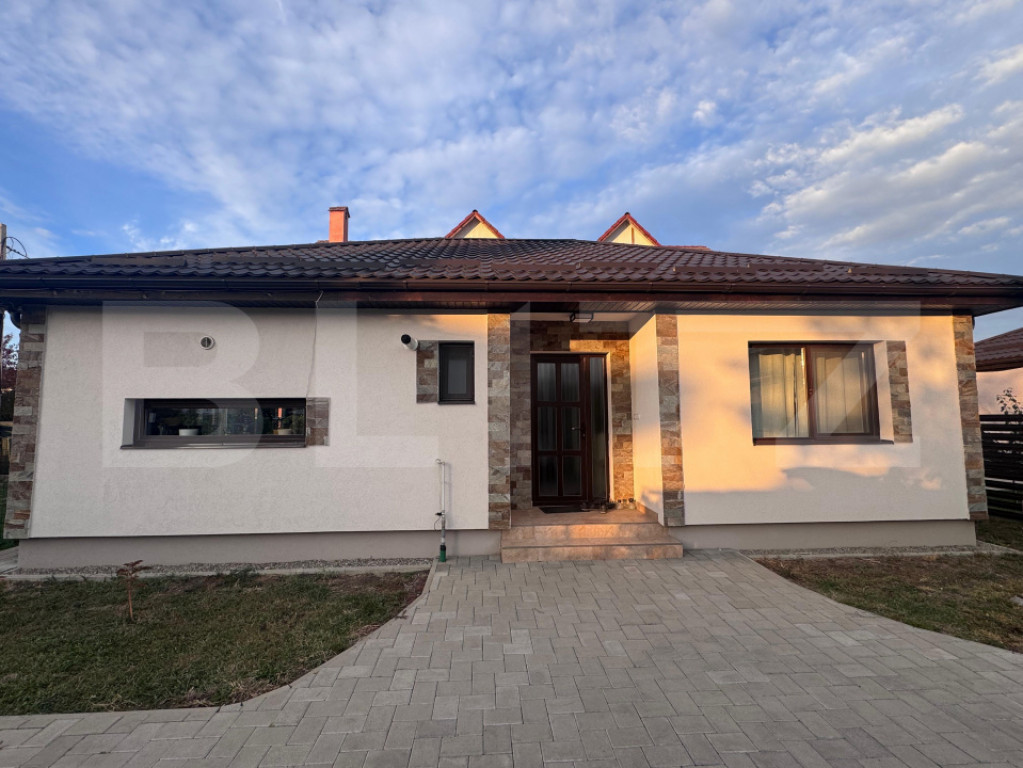 Vânzare / Închiriere Casă Înșiruită Lux – Zona Ce...