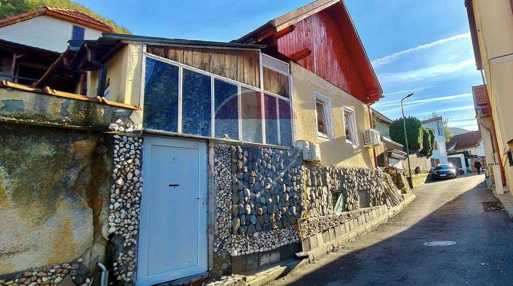 Casă / Vilă cu 3 camere de vânzare în zona Schei