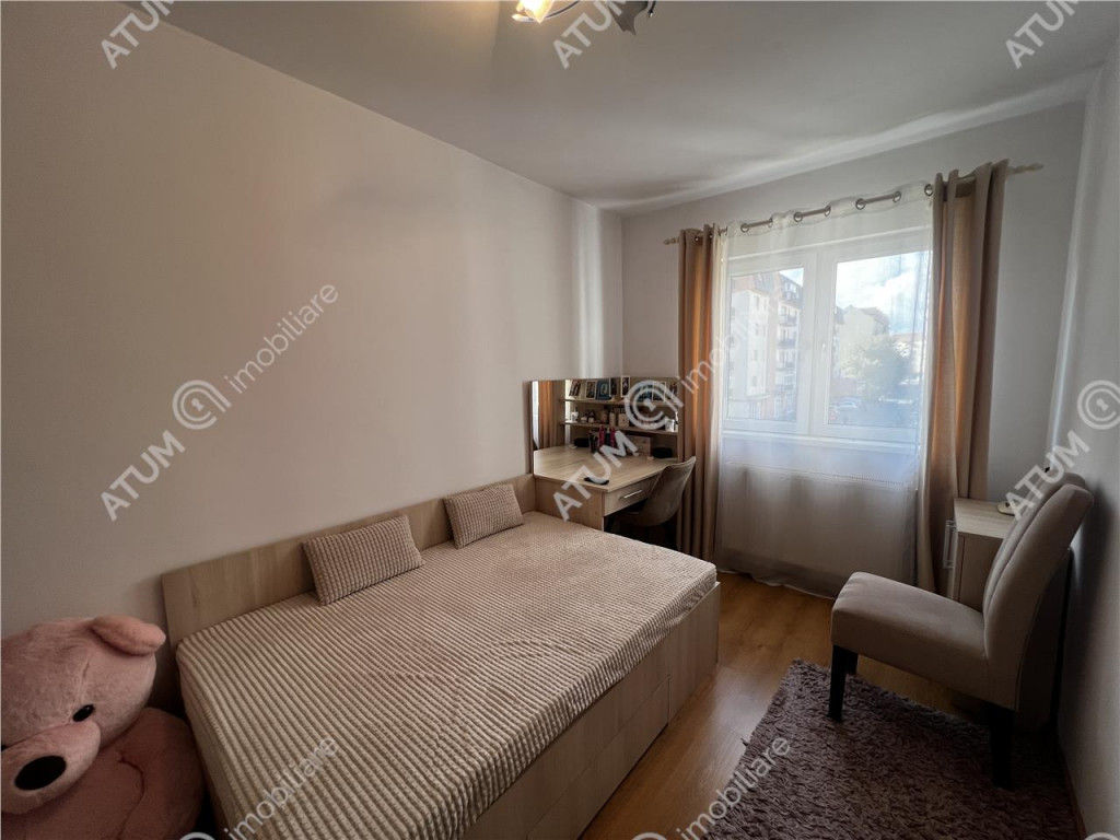 Apartament cu 3 camere la etajul 2 zona Mihai Viteazu din Si