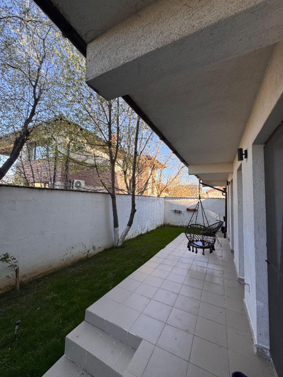 Proprietar - Apartament 3 camere cu curte proprie 80 mp, bloc 2020