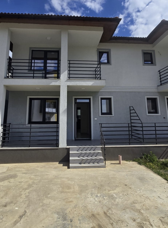 1/2 Duplex 4 camere | 3 Bai | 130mp | 50mp terase | Giroc- C
