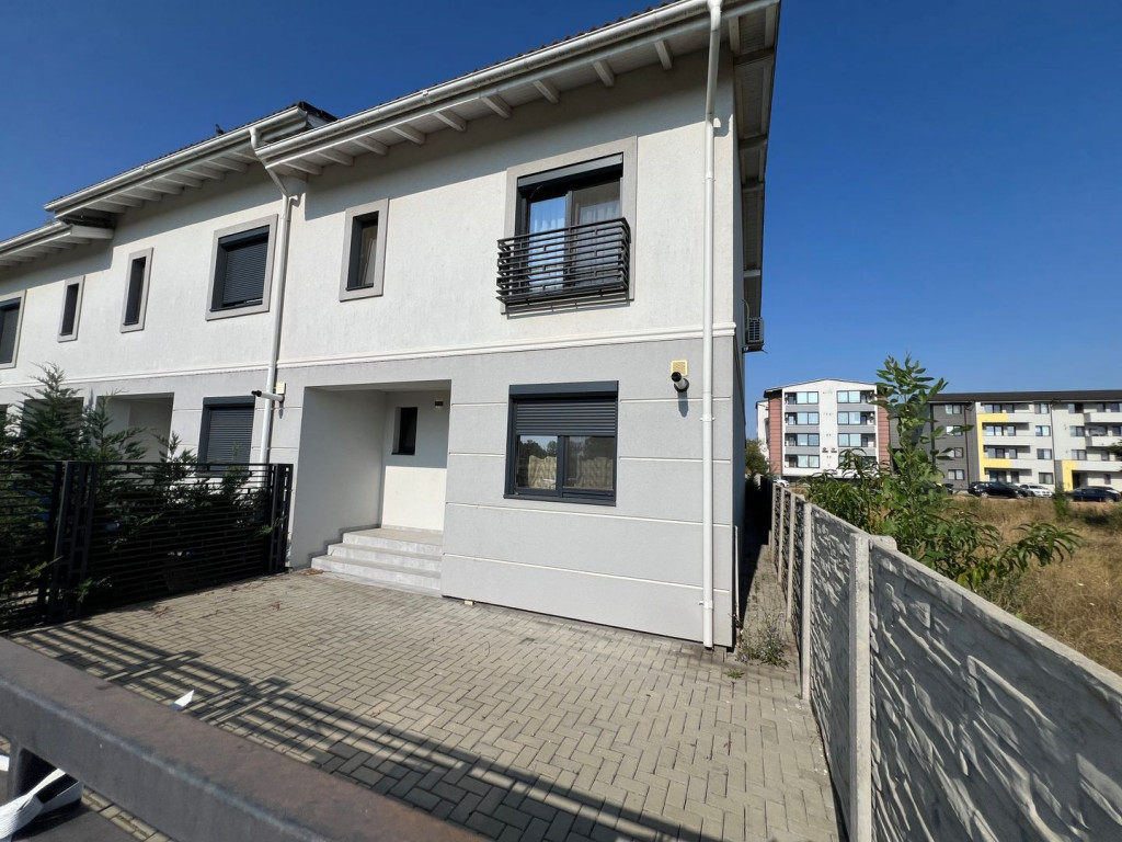 Triplex de vânzare | 4 camere | 3 băi | 112 mp | Giroc –