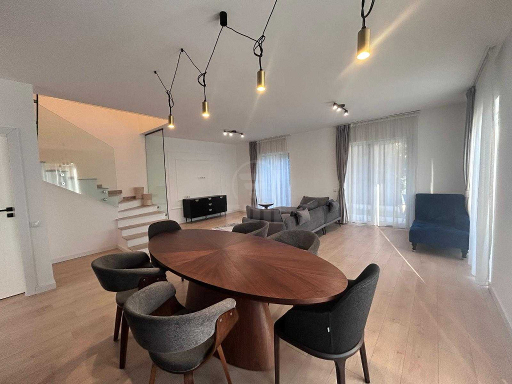Casă tip duplex cu 4 camere, terasă și grădină, în Florești – zona Avr