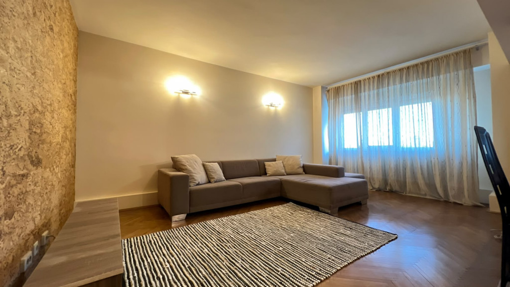 Apartament 3 camere decomandat | Renovat| Aradului.