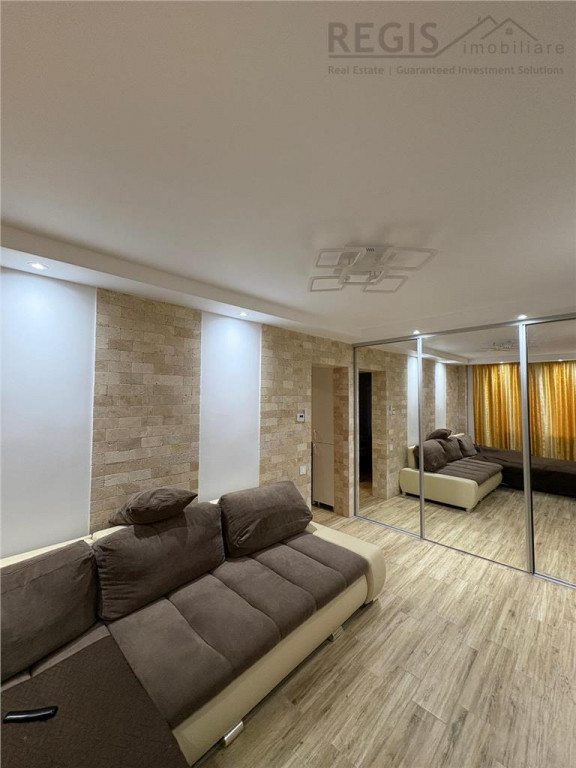 Apartament de cu 4 camere zona Racadau