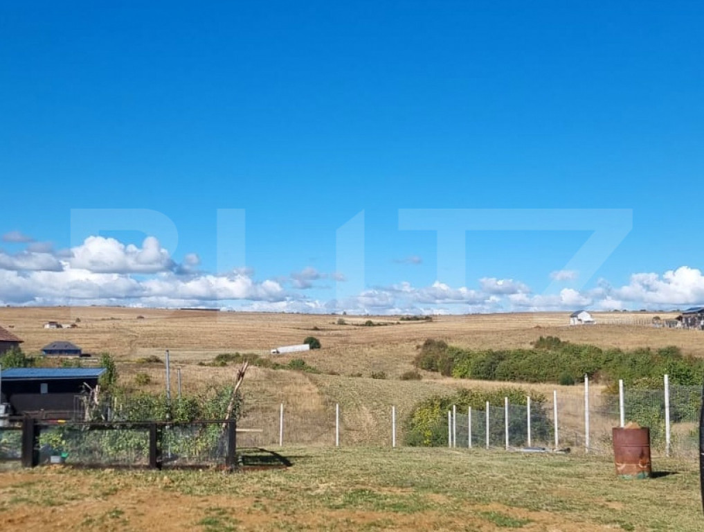 Teren intravilan, 2058 mp, front 19,6 ml, zona Sălicea