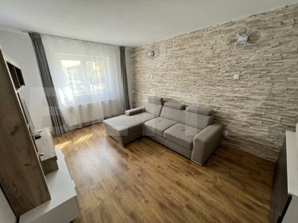 Apartament la casă cu 3 camere decomandate, în Dâmbul Rot