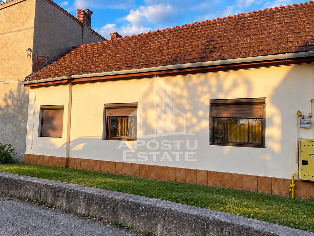 Casa cu trei dormitoare pentru mucitori,zona Socodor
