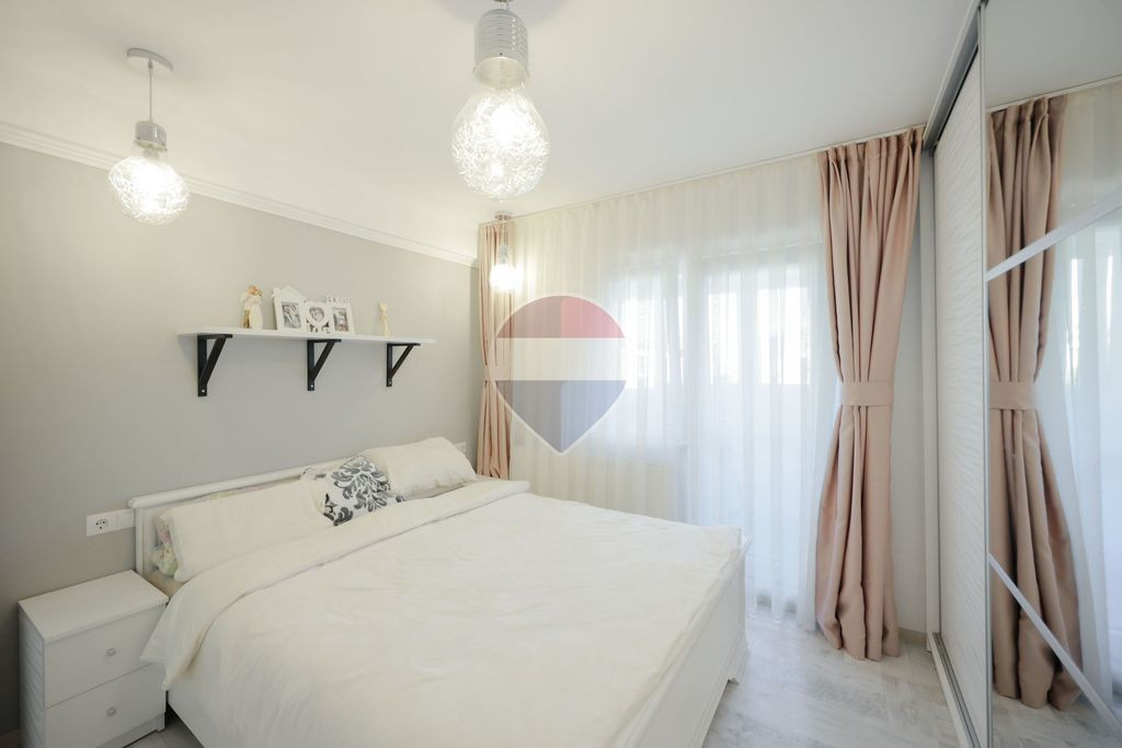 De vânzare apartament cu 3 camere în Oradea, zona Decebal