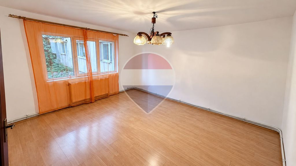 Apartament cu 3 camere de vânzare – Strada Victoriei, Baia Mare